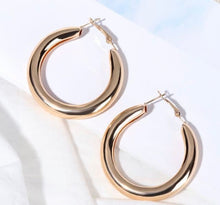Load image into Gallery viewer, Thick Round Metal Alloy Earrings